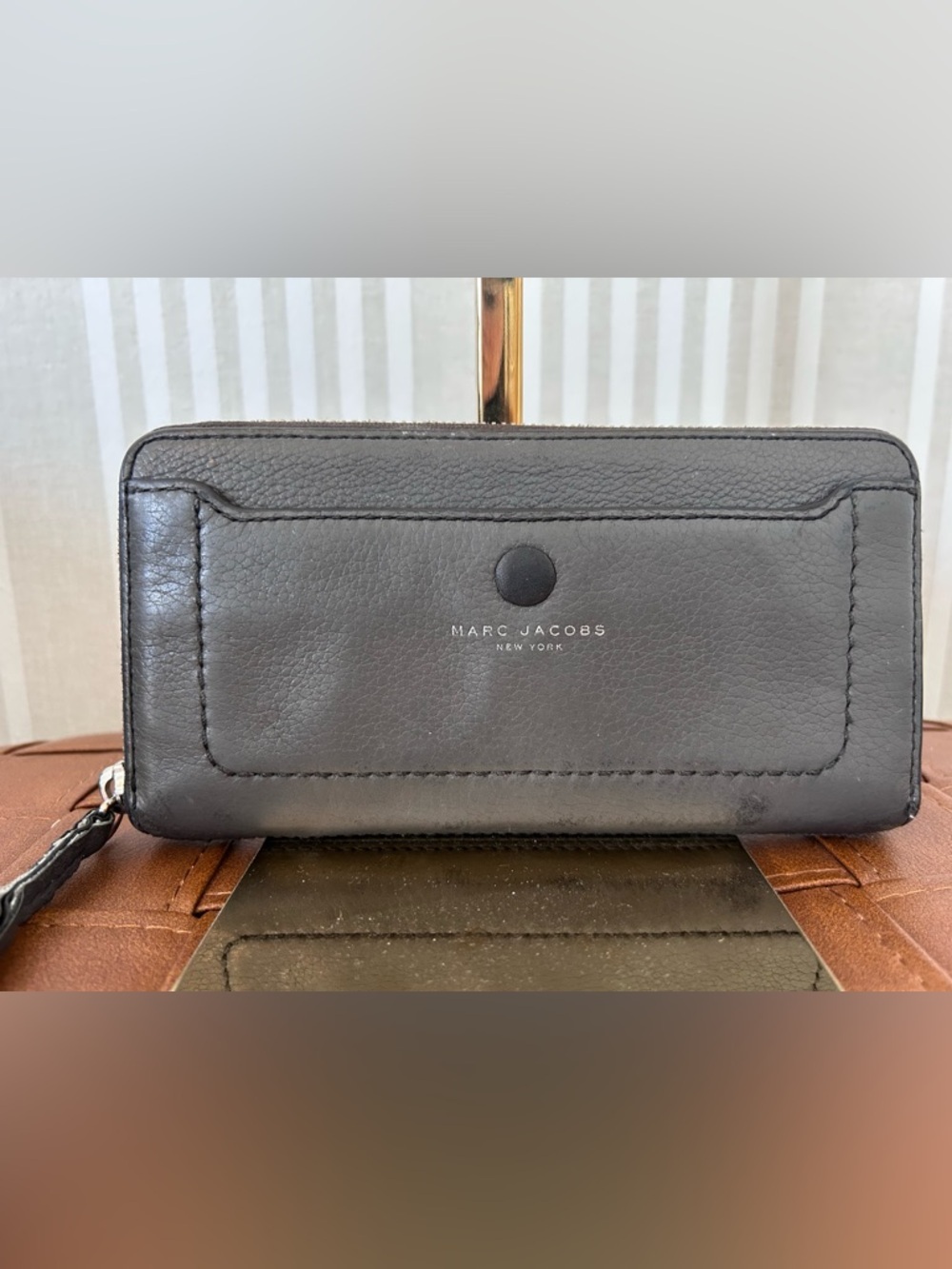 MARC JACOBS Empire City
Dark Grey Leather Continental
Zip Around Wallet